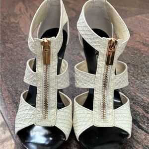 Elegant White Textured Women's Sandals